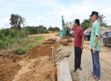 Gambar header Bupati Gunung Mas Tinjau Jalan dan Pemasangan 9 Box Culvert di Jalur Desa Dandang–Ponyoi